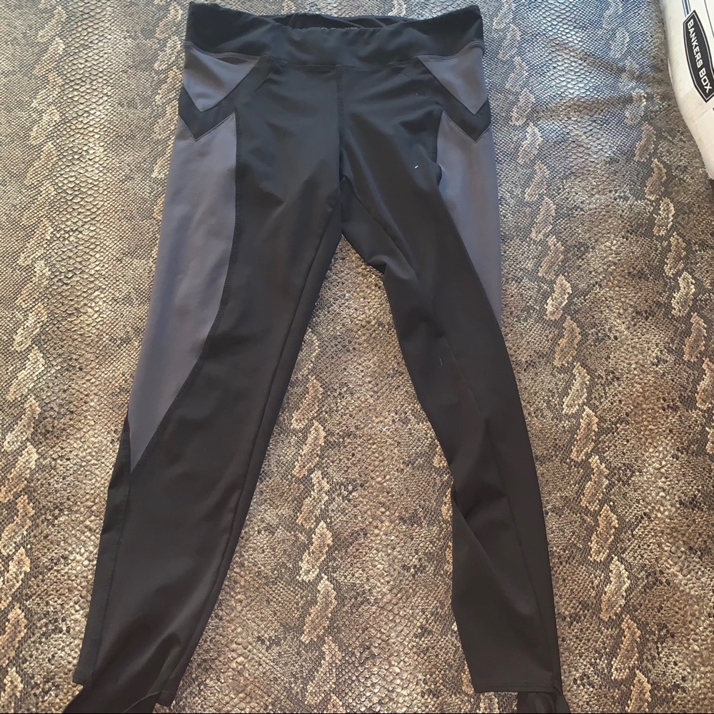 Akrovita black and grey leggings size large